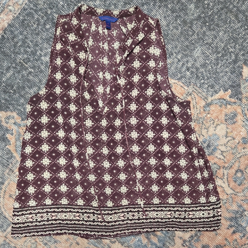 Stylish Sleeveless Top in Burgundy and Cream